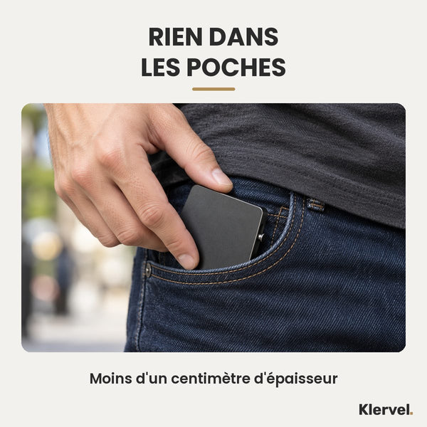 Le Klervel Mercure glissé dans une poche de jean