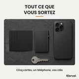 Cinq cartes, un téléphone, une clé : tout ce que vous sortez